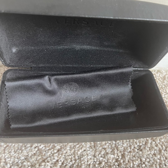 COPY - Versace Sunglasses - Picture 6 of 6